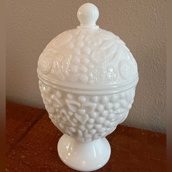 Vintage Avon Milk Glass Easter Egg Decorative Footed Jar Opaque White Floral - Picture 2 of 6